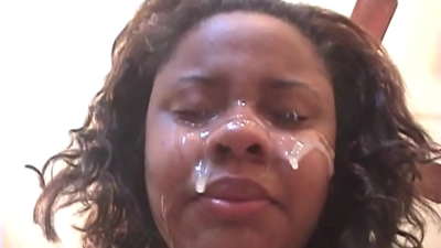 دختر سیاهپوست برزیلی بعد از رابطه مقعدی با یک دیک بزرگ بر روی صورتش تقدیر میشود